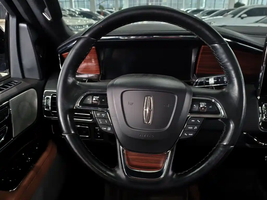 Lincoln Navigator — миниатюра 10