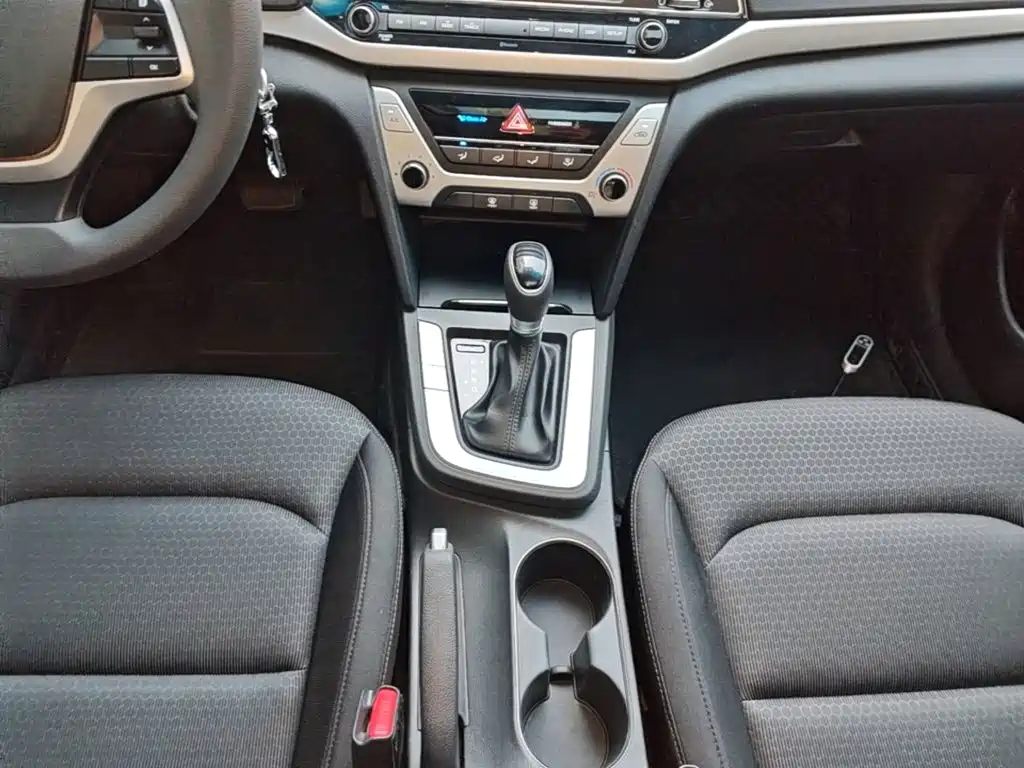 Hyundai Elantra — миниатюра 14