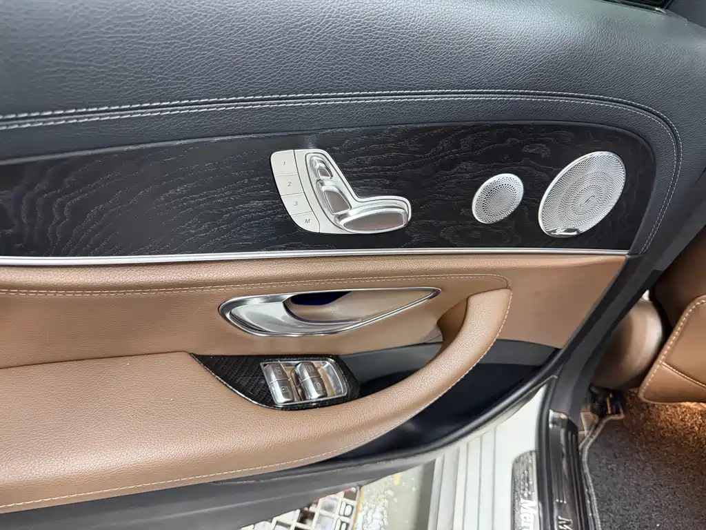Mercedes-Benz E-Class — миниатюра 6
