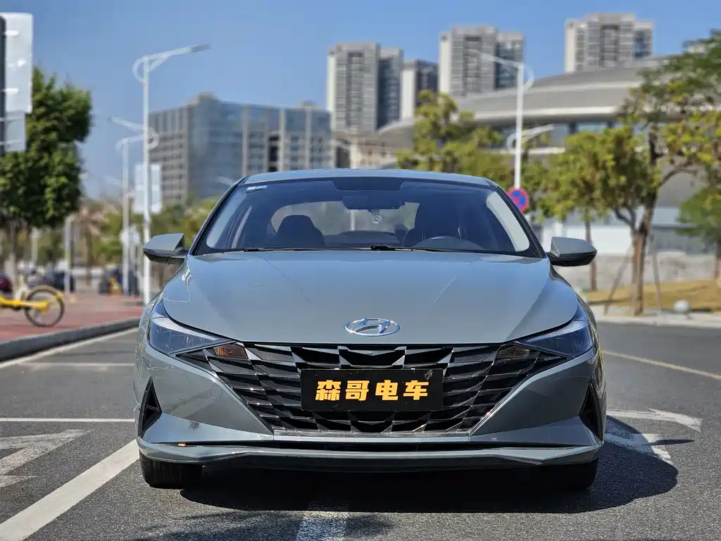 HYUNDAI ELANTRA
