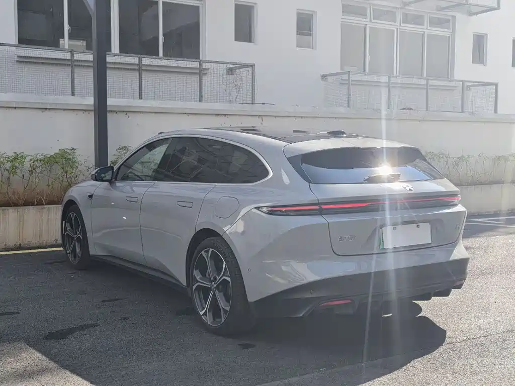 NIO NIO ET5T