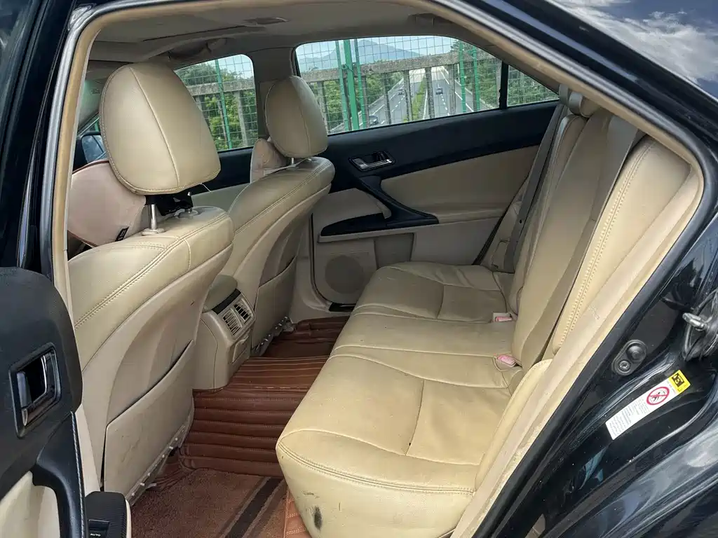 Toyota Reiz — миниатюра 6
