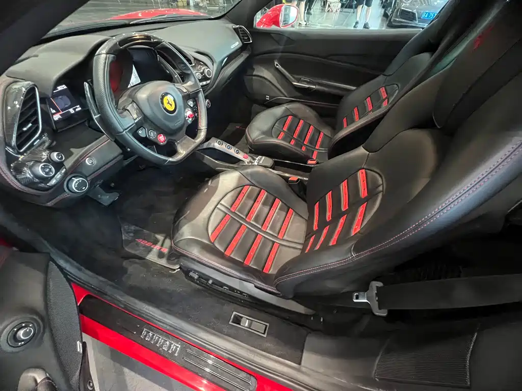 FERRARI 488