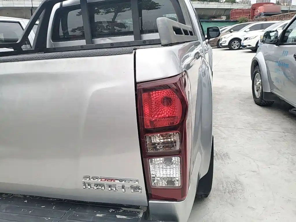 Isuzu D-MAX — миниатюра 8