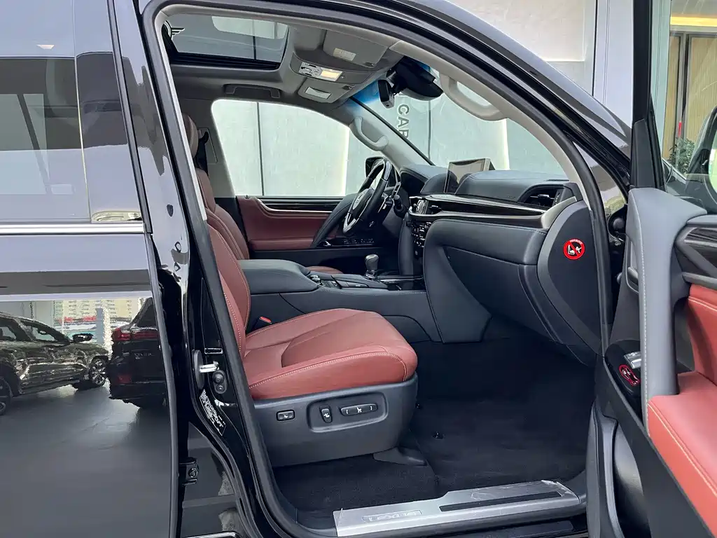 Lexus LX — миниатюра 6