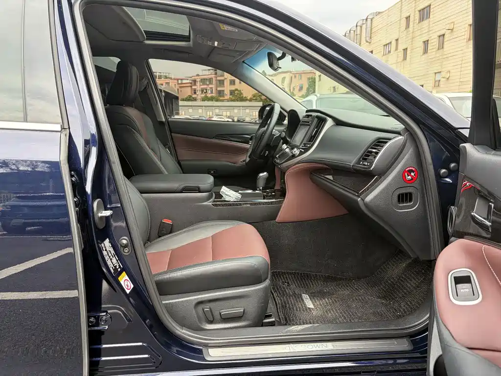 Toyota Crown — миниатюра 11