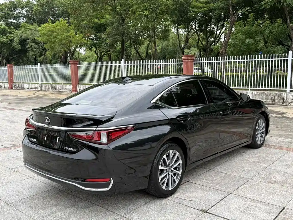 Lexus ES — миниатюра 3