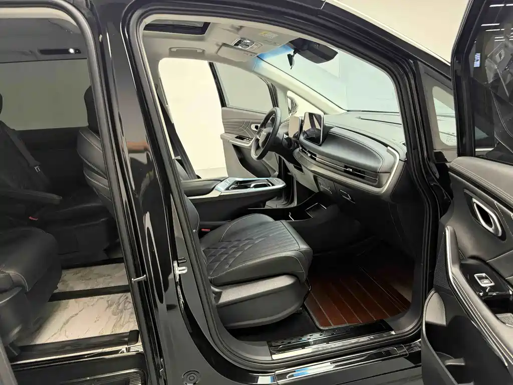 MAXUS G90 — миниатюра 10