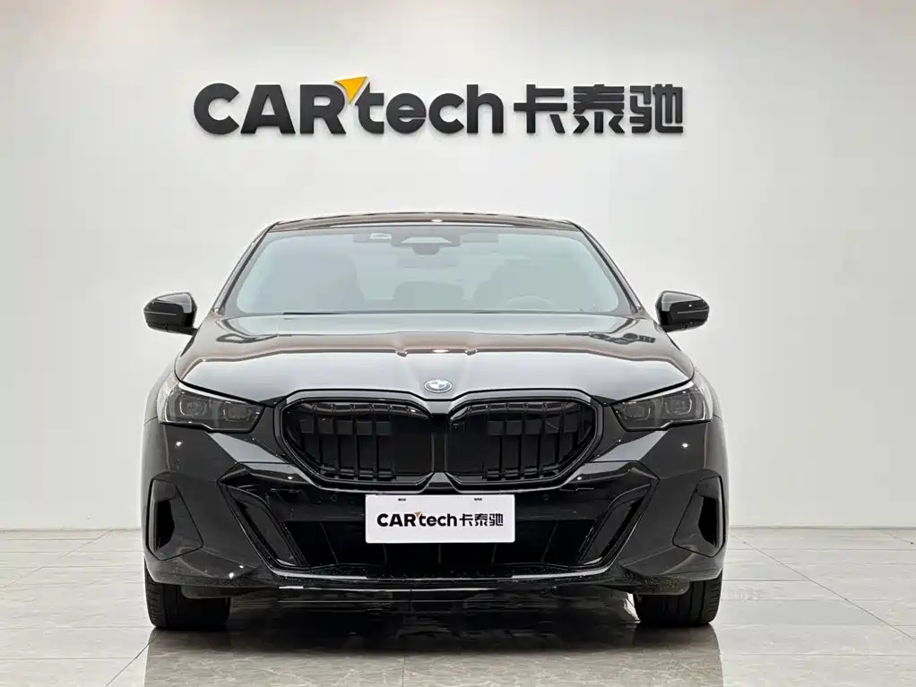 BMW 5 Series — миниатюра 7