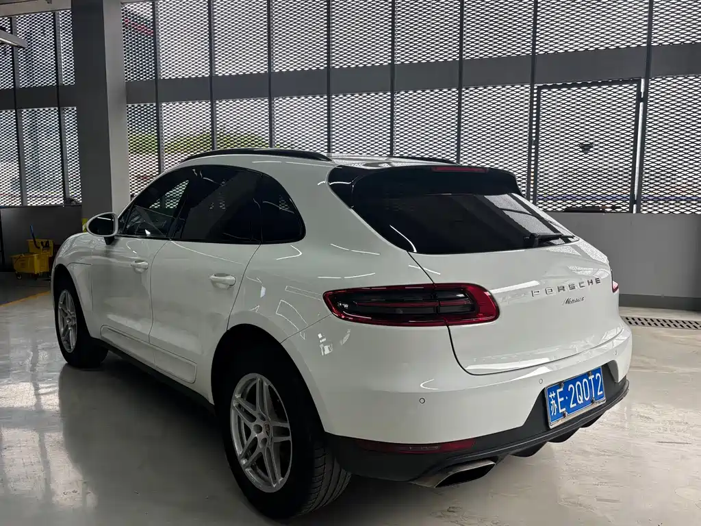 Porsche Macan — миниатюра 10