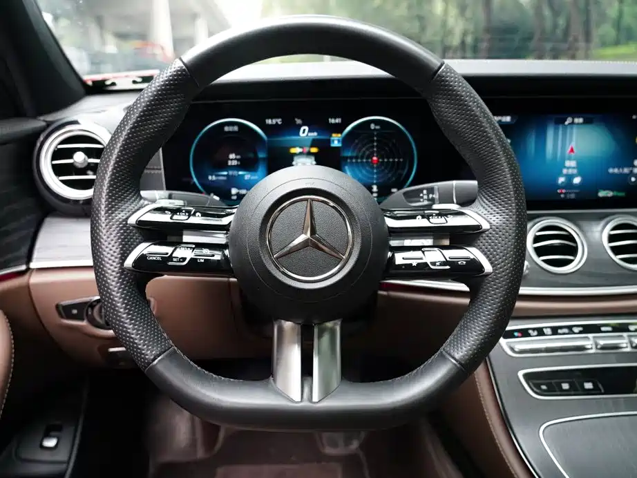 Mercedes-Benz E-Class — миниатюра 7