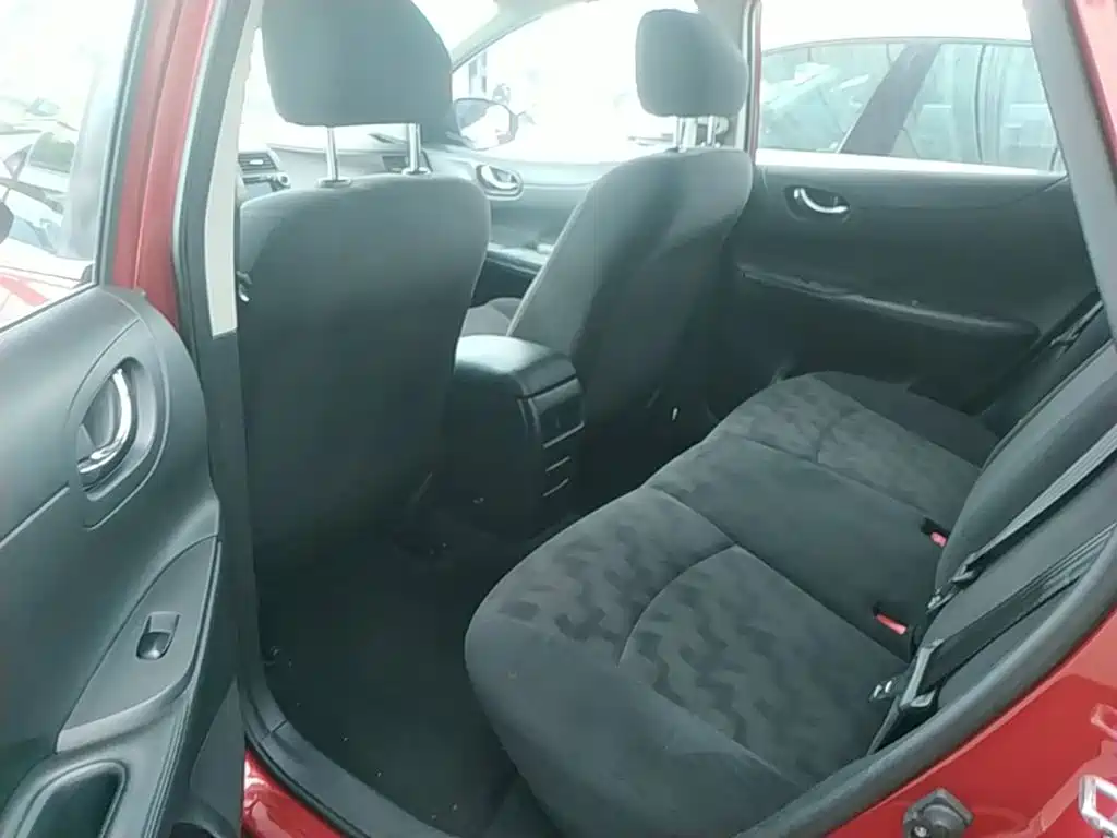 Nissan Tiida — миниатюра 13
