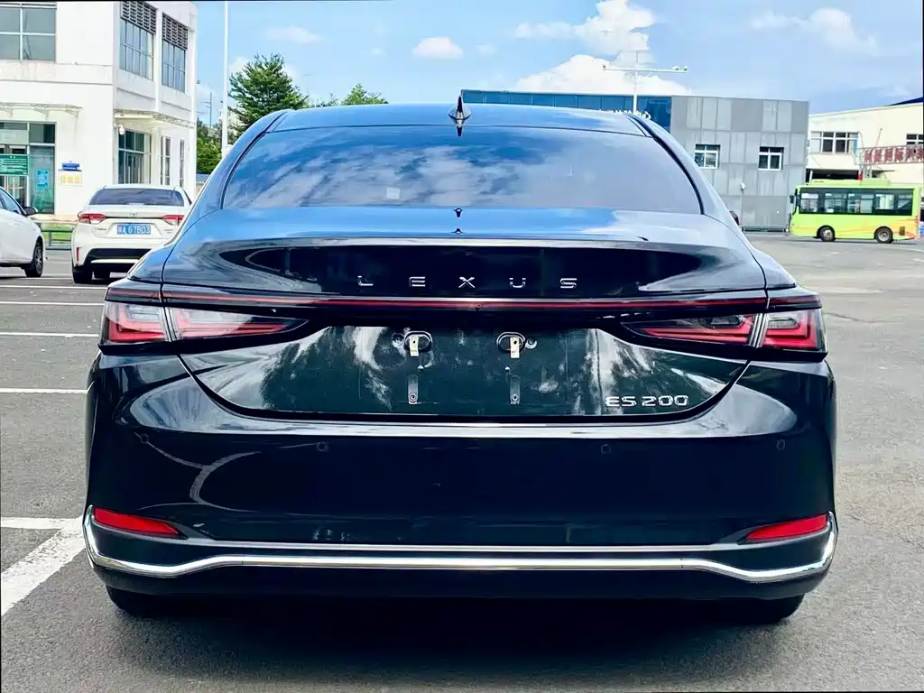 Lexus ES — миниатюра 8