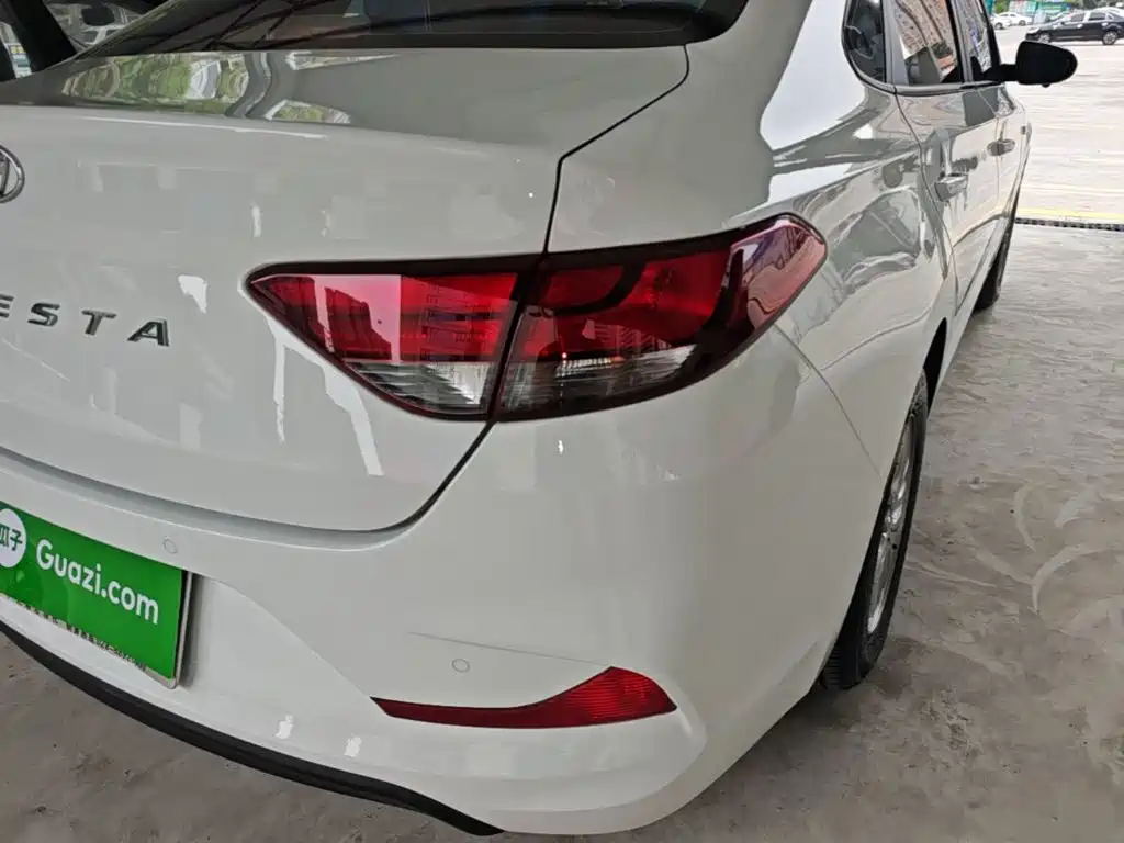 Hyundai Elantra — миниатюра 8