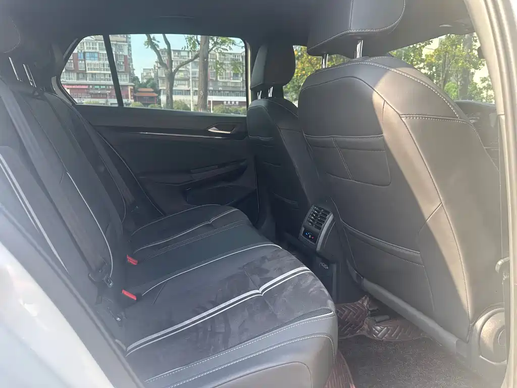 Volkswagen Golf — миниатюра 6