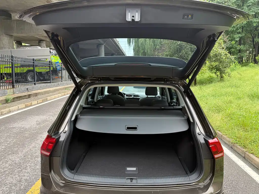 Volkswagen Tiguan L — миниатюра 12
