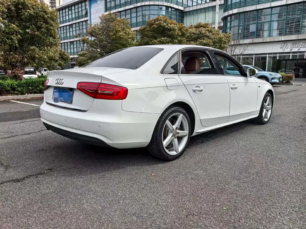 Audi A4L 2015 35 TFSI AT Luxury
