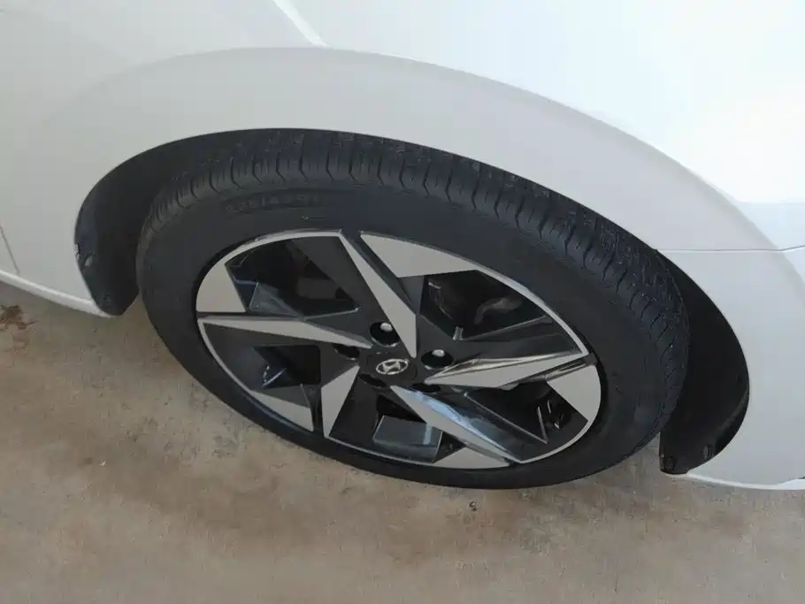 Hyundai Elantra — миниатюра 6