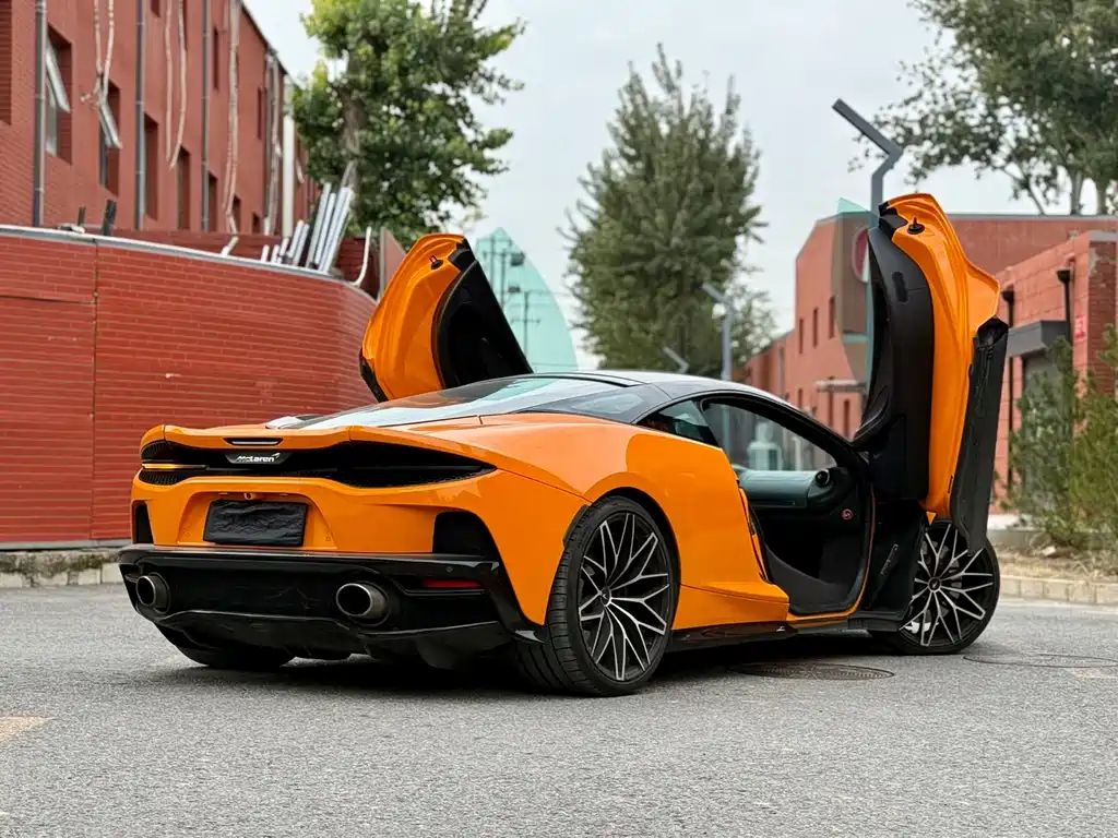 MCLAREN GT