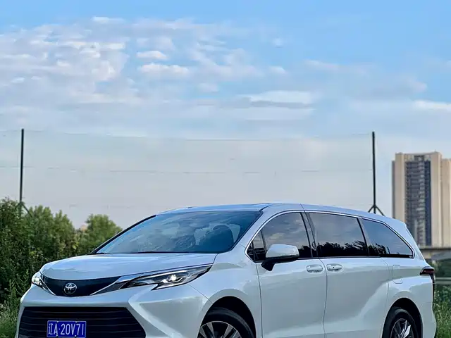 TOYOTA SIENNA 2024