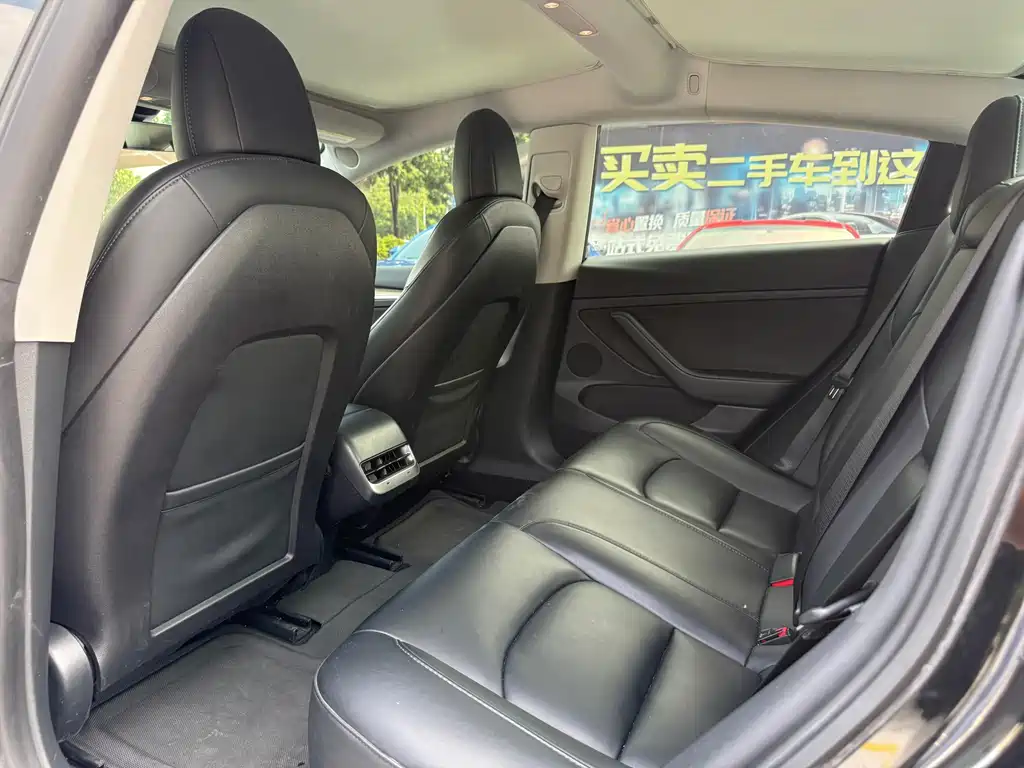 Tesla Model 3 — миниатюра 9