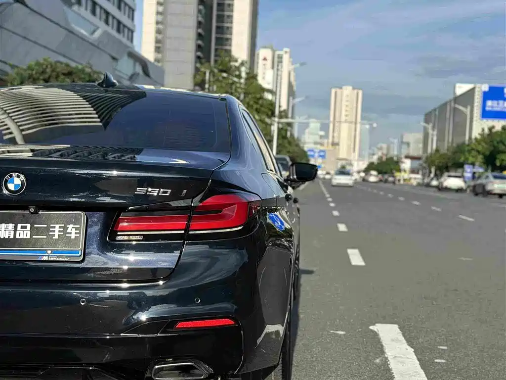 BMW 5 Series — миниатюра 11