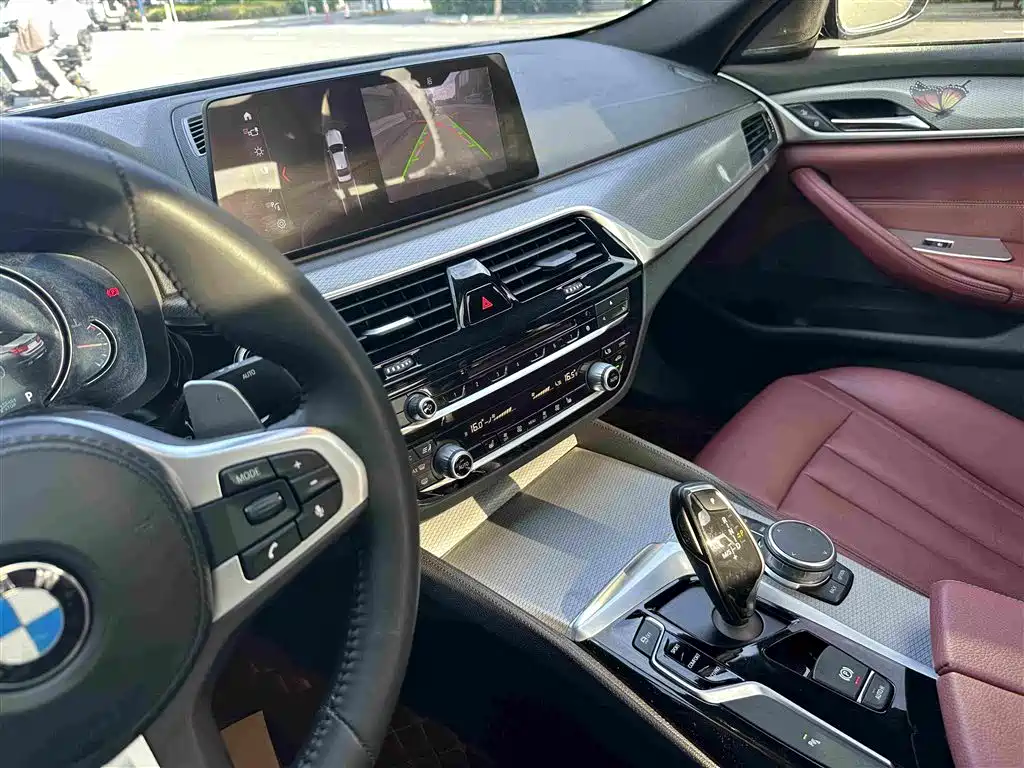 BMW 5 Series — миниатюра 13