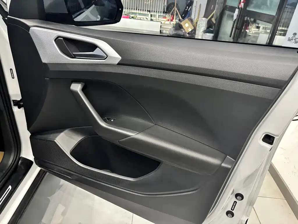 VOLKSWAGEN EXPLORING THE SHADOW