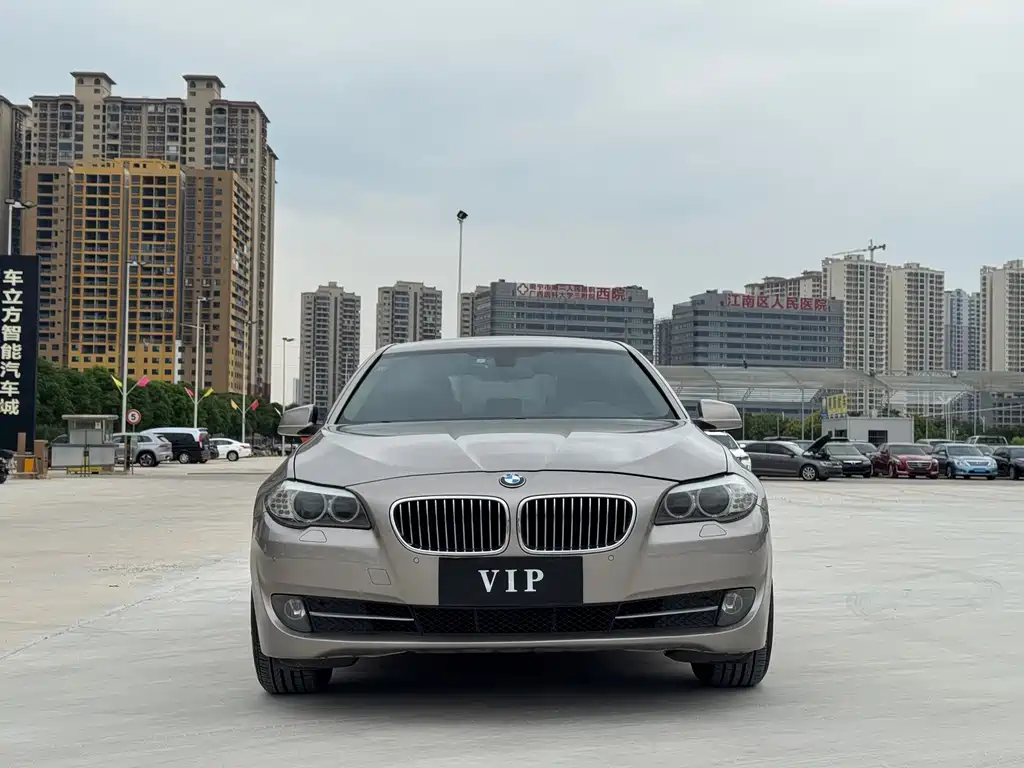 BMW 5 Series — миниатюра 2