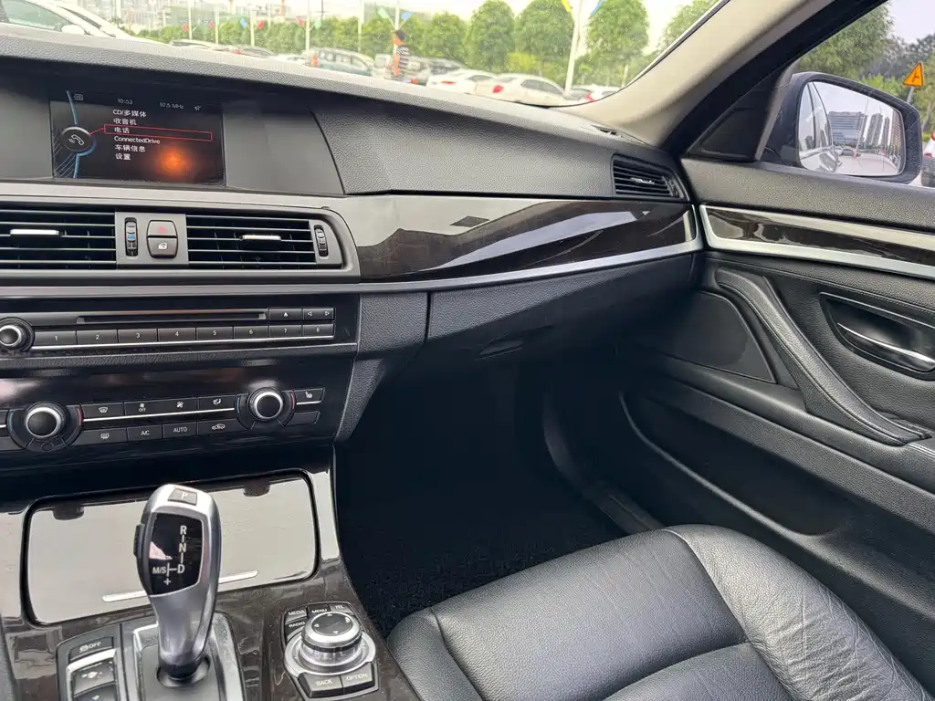 BMW 5 Series — миниатюра 13