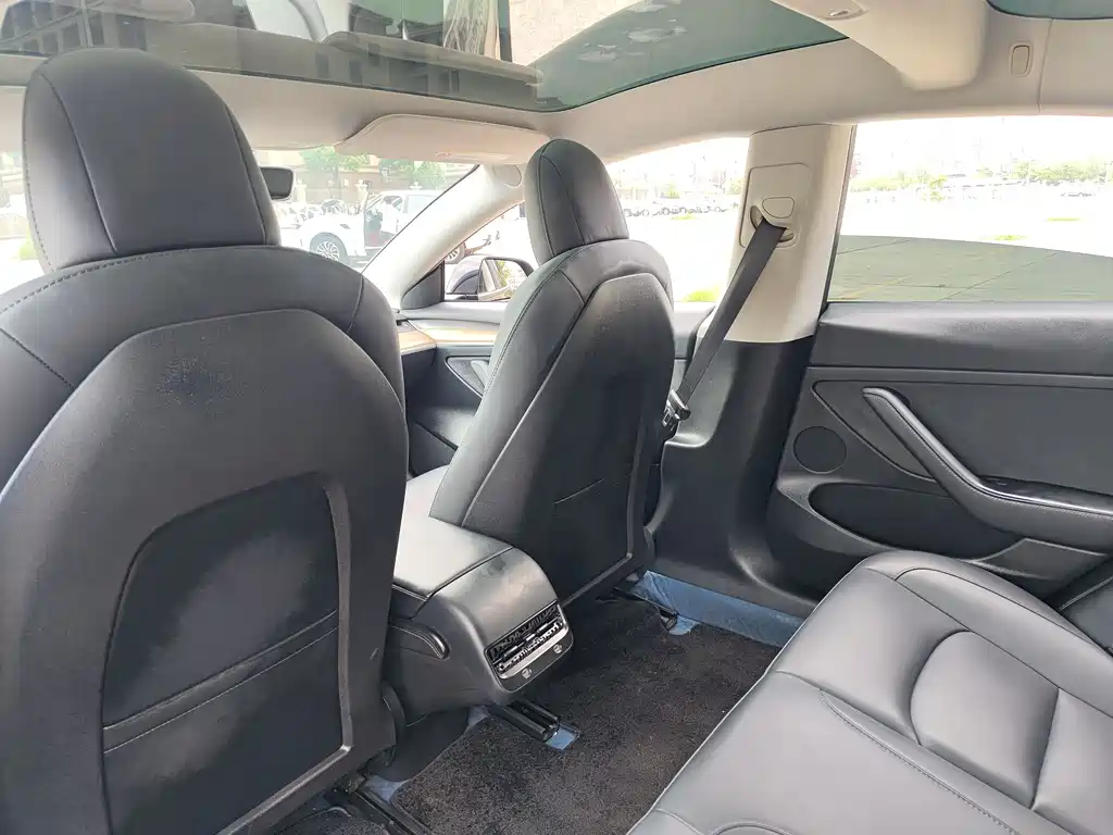 Tesla Model 3 - фото 13