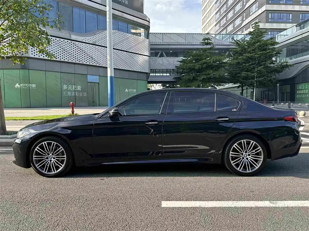 BMW 5 Series — миниатюра 10