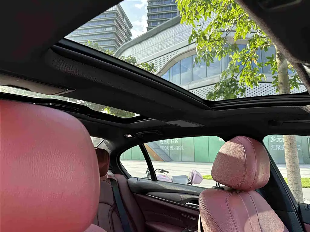 BMW 5 Series — миниатюра 21