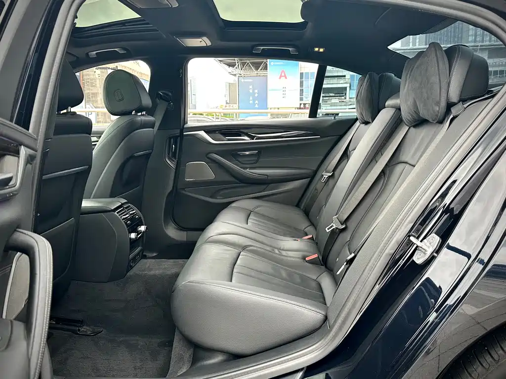 BMW 5 Series — миниатюра 10
