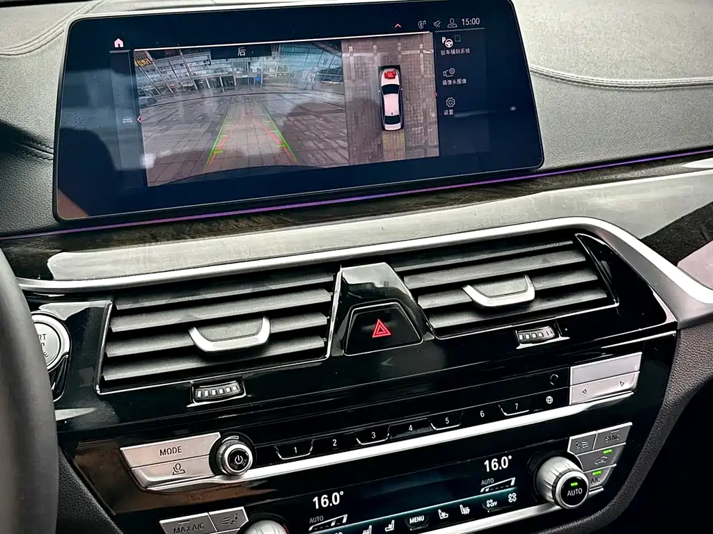 BMW 5 Series — миниатюра 13