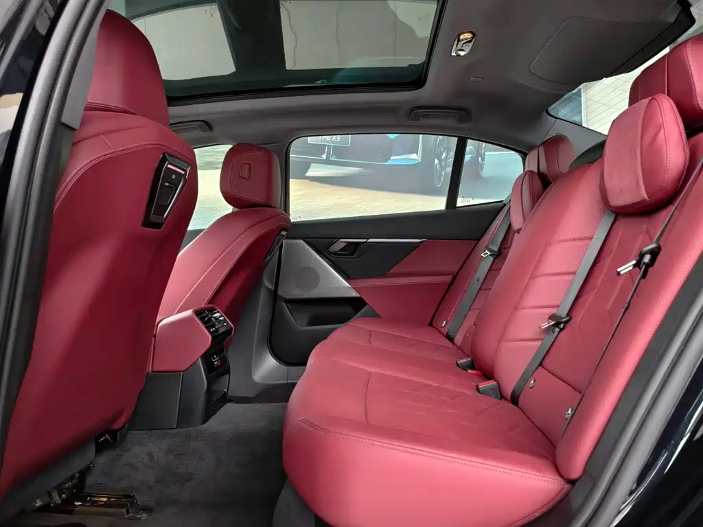 BMW i5 — миниатюра 12
