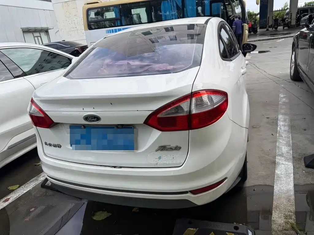 Ford Fiesta — миниатюра 9