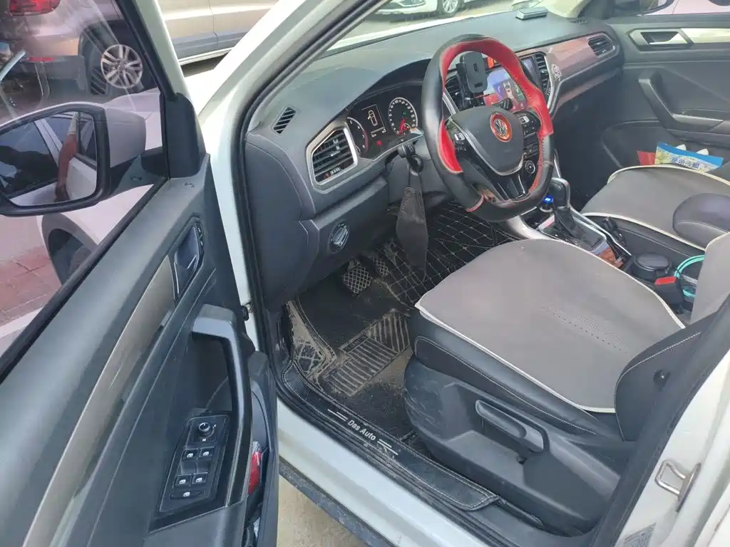 Volkswagen T-Roc — миниатюра 17