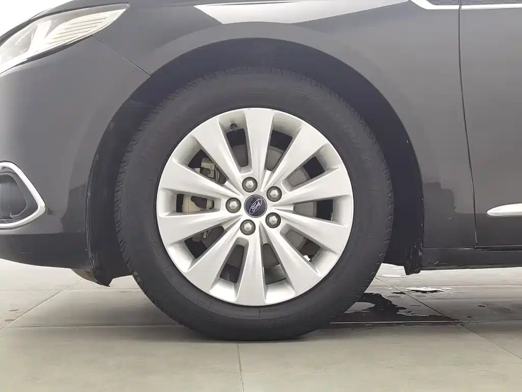 Ford Taurus — миниатюра 17