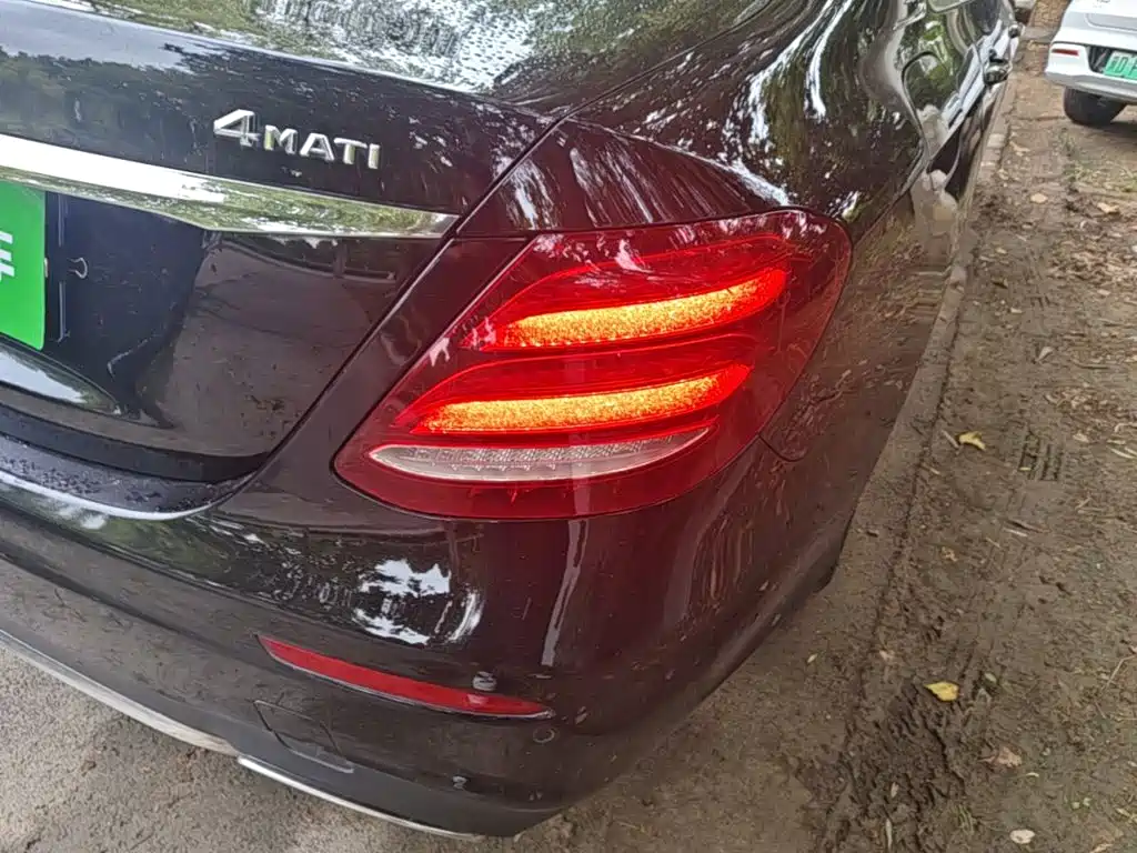 Mercedes-Benz E-Class — миниатюра 8