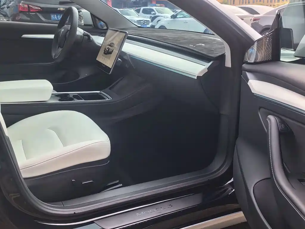 Tesla Model 3 — миниатюра 11