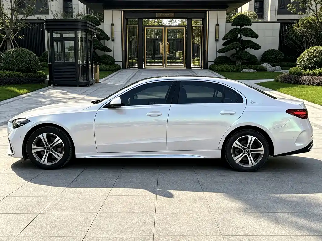 Mercedes-Benz C-Class — миниатюра 8