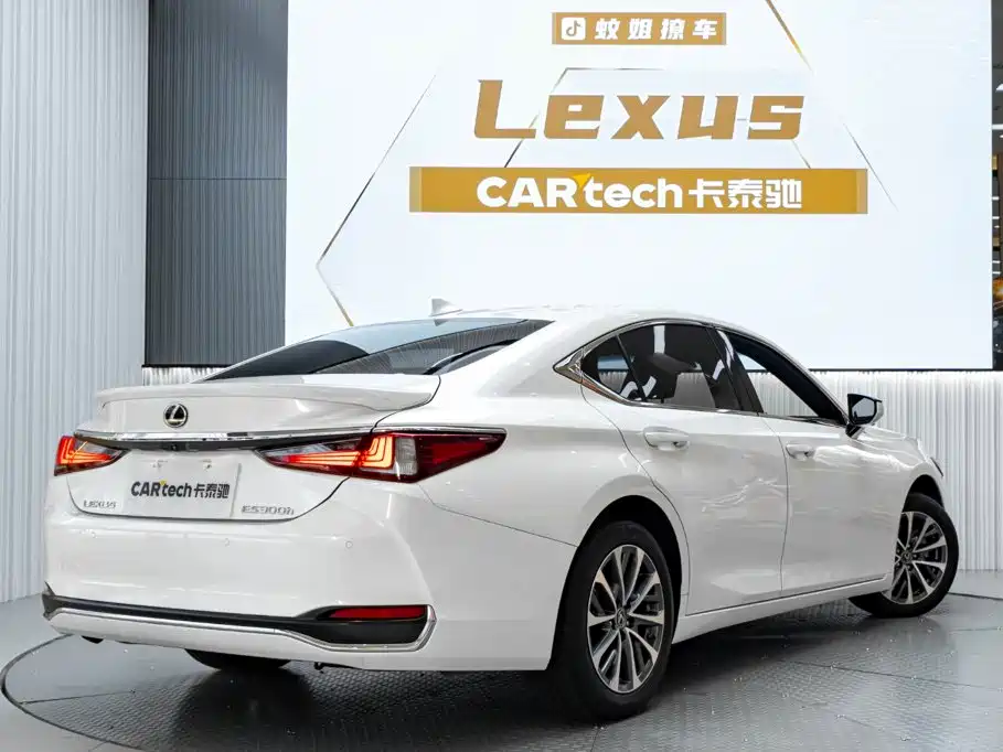 Lexus ES — миниатюра 7