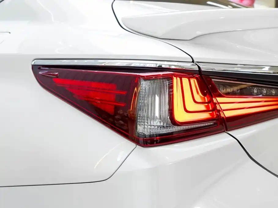 Lexus ES — миниатюра 9