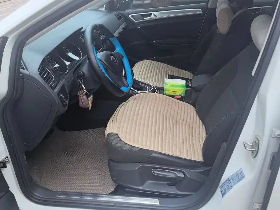 Volkswagen Golf EV — миниатюра 9