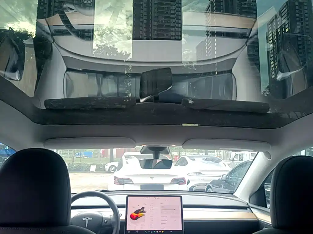 Tesla Model Y — миниатюра 18