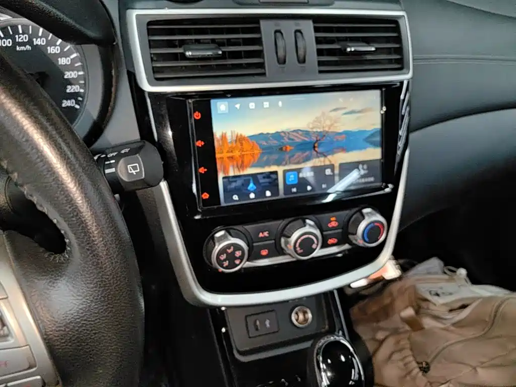 Nissan Tiida — миниатюра 13