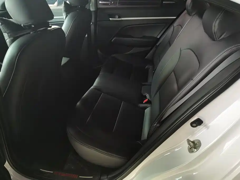 Hyundai Elantra — миниатюра 11