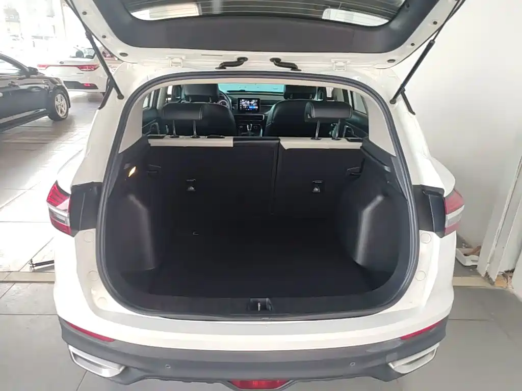 Geely Binyue — миниатюра 19