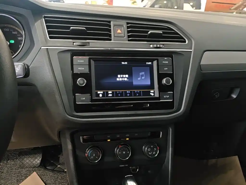 Volkswagen Tiguan L — миниатюра 13